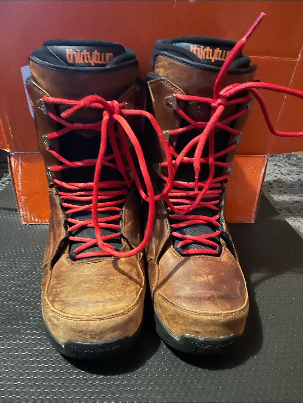 Men’s Brown Leather ThirtyTwo Snowboard Boots with Red Laces